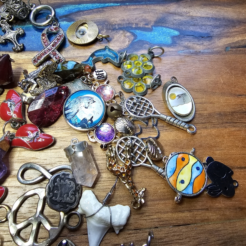 Small Pendants And Charms Lot For Necklaces Or Bracelets Jewelry Making Crafting - Picture 9 of 14